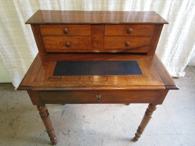 Bureau à gradin en noyer