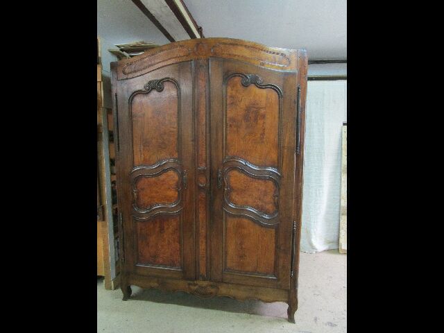 Armoire chêne et loupe d'orme