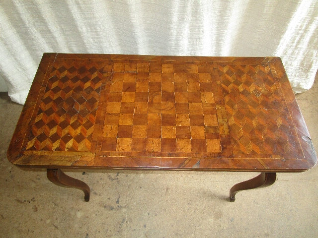 Table à jeux marqueterie