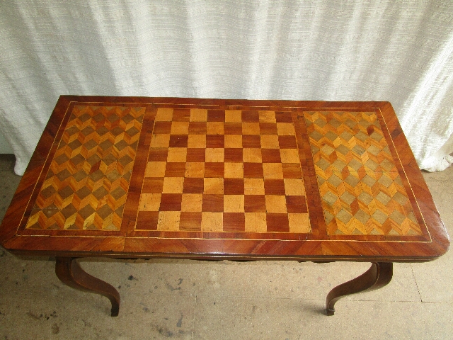 Table à jeux marqueterie